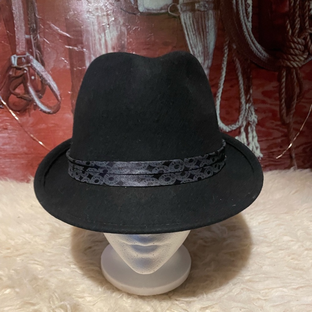Levi’s black wool hat